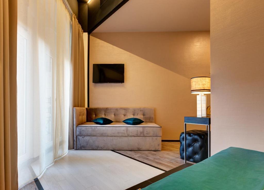 Сьюит (Люкс с 2 спальнями) отеля Dharma Hotel & Luxury Suites, Рим