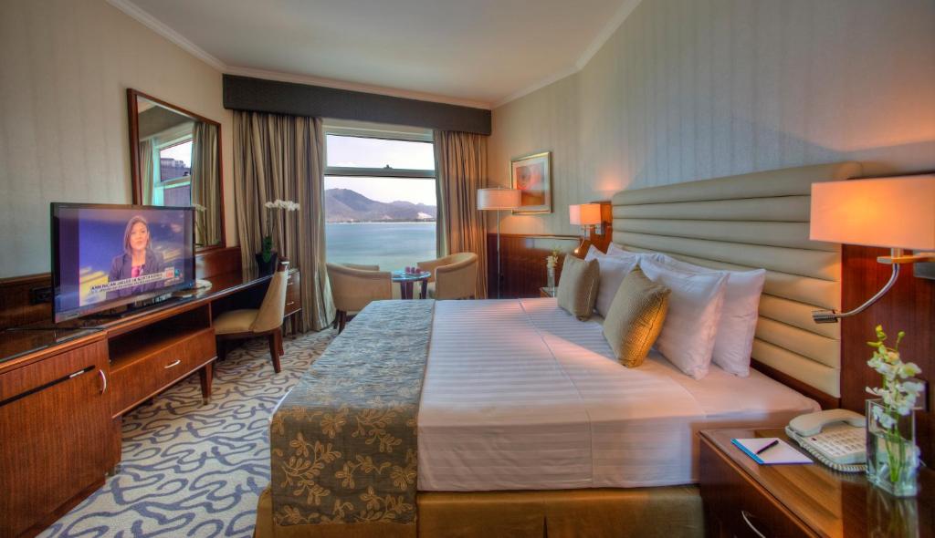 Двухместный (Номер «Премиум» с кроватью размера «king-size», вид на море) курортного отеля Oceanic Khorfakkan Resort & Spa, Фуджейра