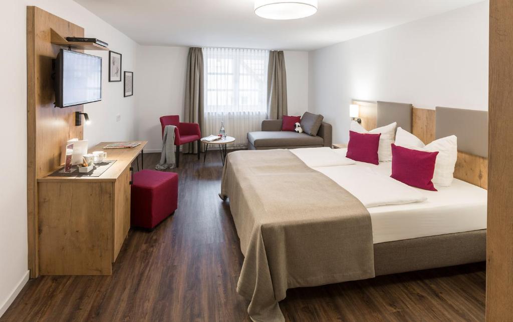 Двухместный (Улучшенный двухместный номер с 1 кроватью) отеля Hotel & Restaurant Lamm, Гейдельберг