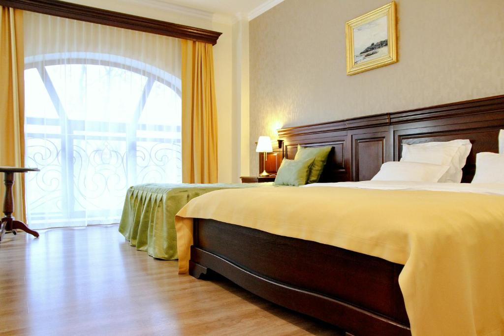 Двухместный (Номер Делюкс с кроватью размера «queen-size») отеля Grand Hotel Sofianu, Рымнику-Вылча