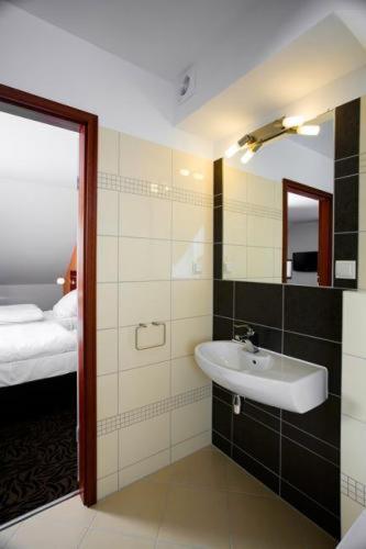 Двухместный (Двухместный номер с 1 кроватью или 2 отдельными кроватями) отеля Hotel Azyl, Вроцлав