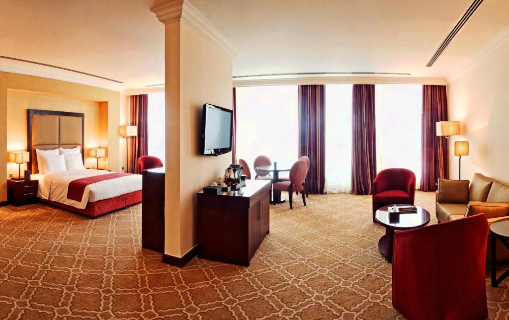 Сьюит (Представительский люкс) отеля Grand Regal Hotel, Доха