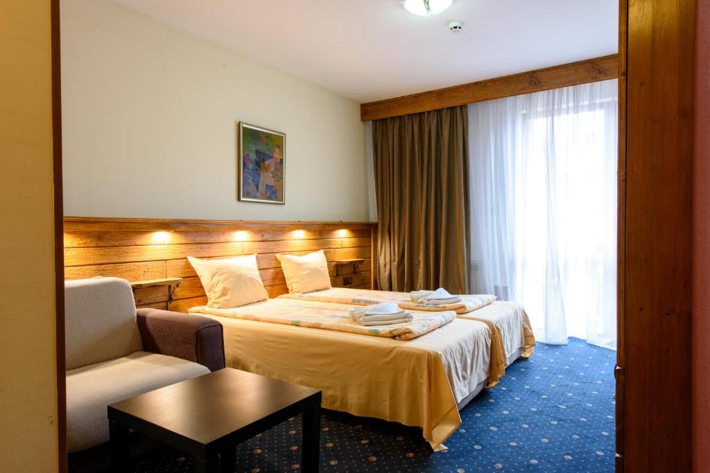 Трехместный (Трехместный номер с бесплатным доступом в спа-салон) отеля Kap House Family Hotel, Банско
