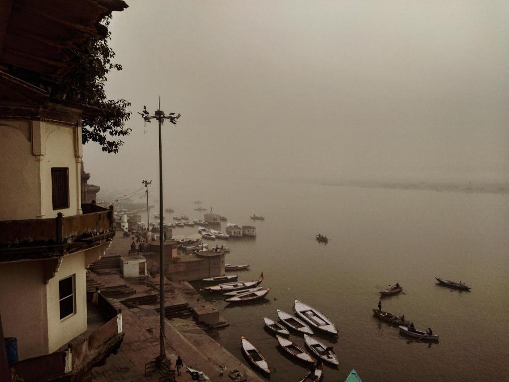 Двухместный (Ekaant room river view with Balcony (Darshan Assistance for Kashi Vishwanath Temple Available)), Palace On Steps