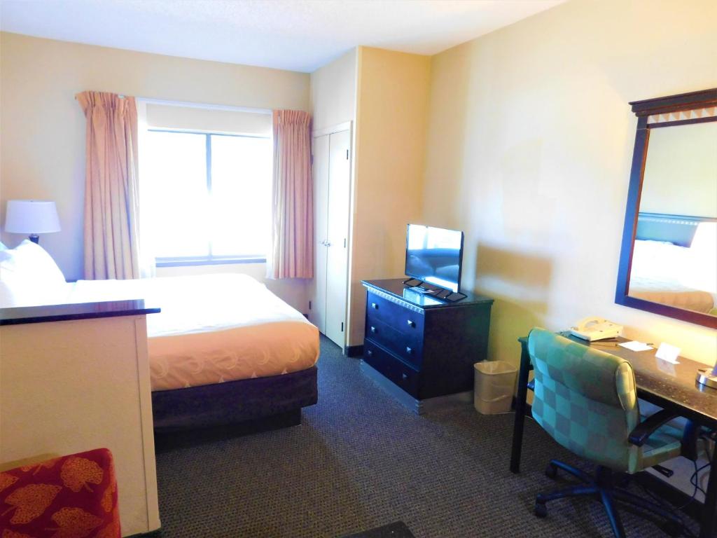 Сьюит (King Suite - Accessible/Non-Smoking), Quality Suites Orlando Close to I-Drive