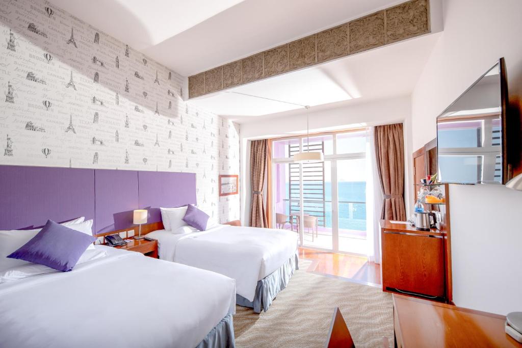 Двухместный (Улучшенный двухместный номер с 2 отдельными кроватями и видом на океан) отеля Hotel Novotel Nha Trang, Нячанг