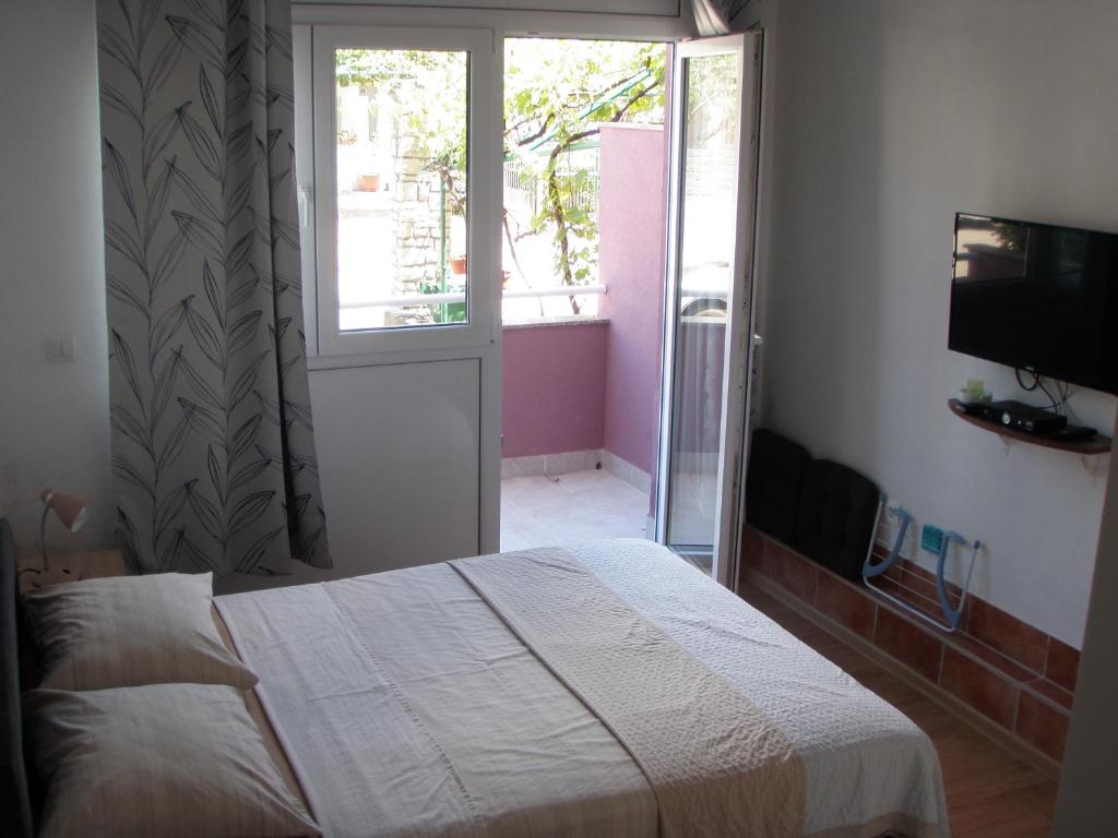 Двухместный (Классический двухместный номер с 1 кроватью, балконом и душем) гостевого дома Apartments Nikolić, Фажана