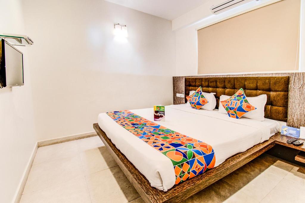Двухместный ([Sanitised]Deluxe Room) отеля FabHotel Capital Residency Brigade Rd, Бангалор