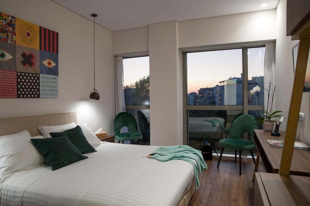 Двухместный (Улучшенный двухместный номер с 1 кроватью или 2 отдельными кроватями, вид на город) отеля B4B Athens Signature Hotel, Афины