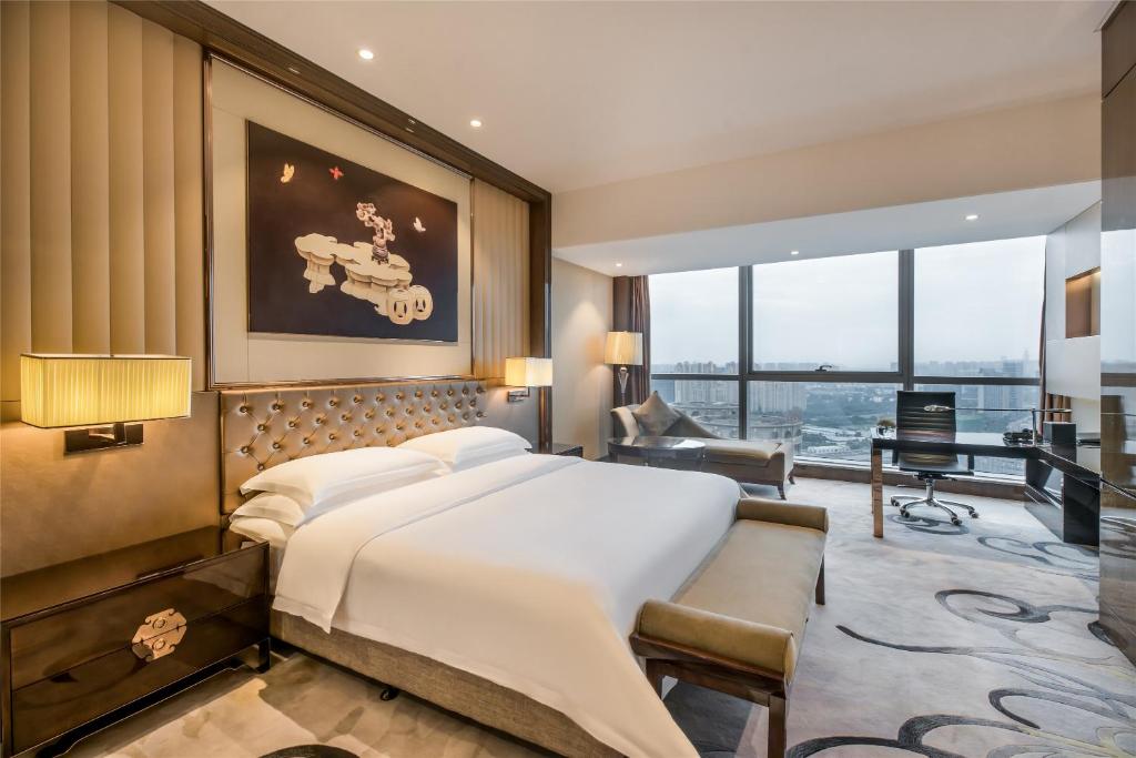Двухместный (Deluxe River View Room (King Bed)) отеля Minyoun Chengdu Kehua Hotel, Чэнду