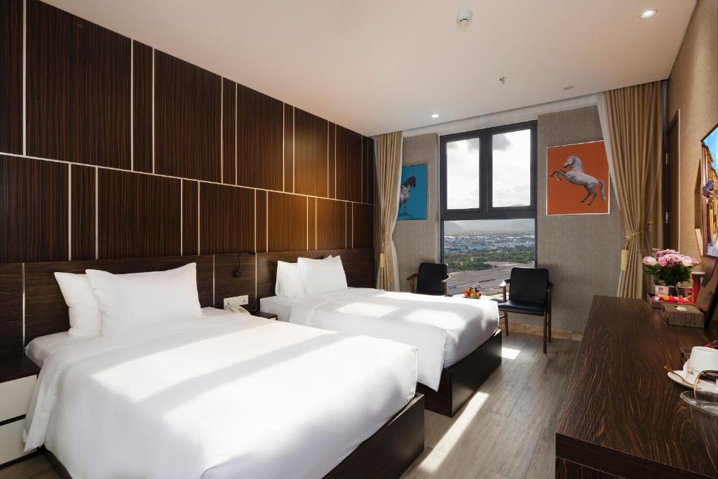 Двухместный (Двухместный номер Делюкс с 1 кроватью) отеля EMERALD BAY HOTEL & SPA, Нячанг