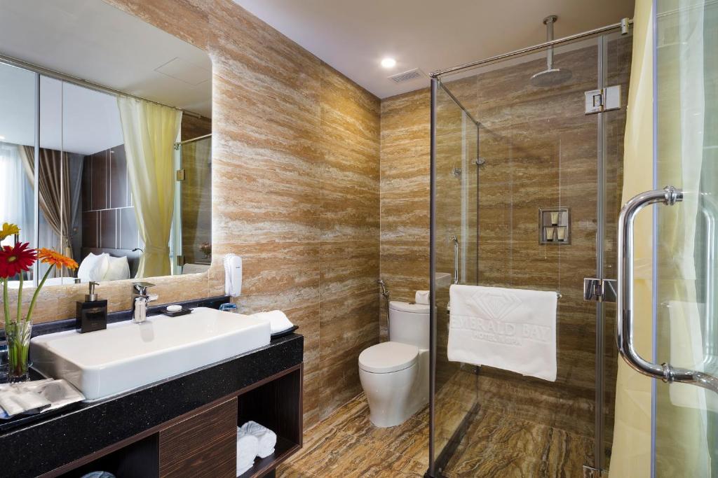 Двухместный (Двухместный номер Делюкс с 1 кроватью или 2 отдельными кроватями) отеля EMERALD BAY HOTEL & SPA, Нячанг