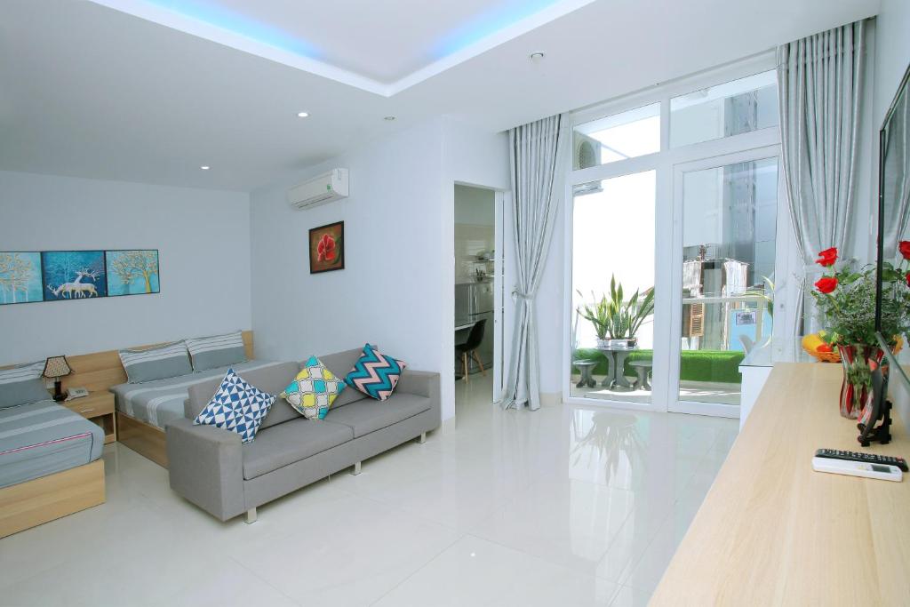 Апартаменты (Номер-студио Делюкс с 2 кроватями и балконом) апартамента An Phu Gia Apartment, Нячанг