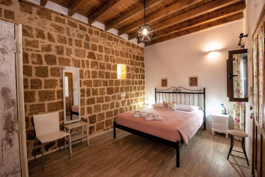 Двухместный (Двухместный номер Делюкс с 1 кроватью и балконом) отеля Medieval Inn, Родос