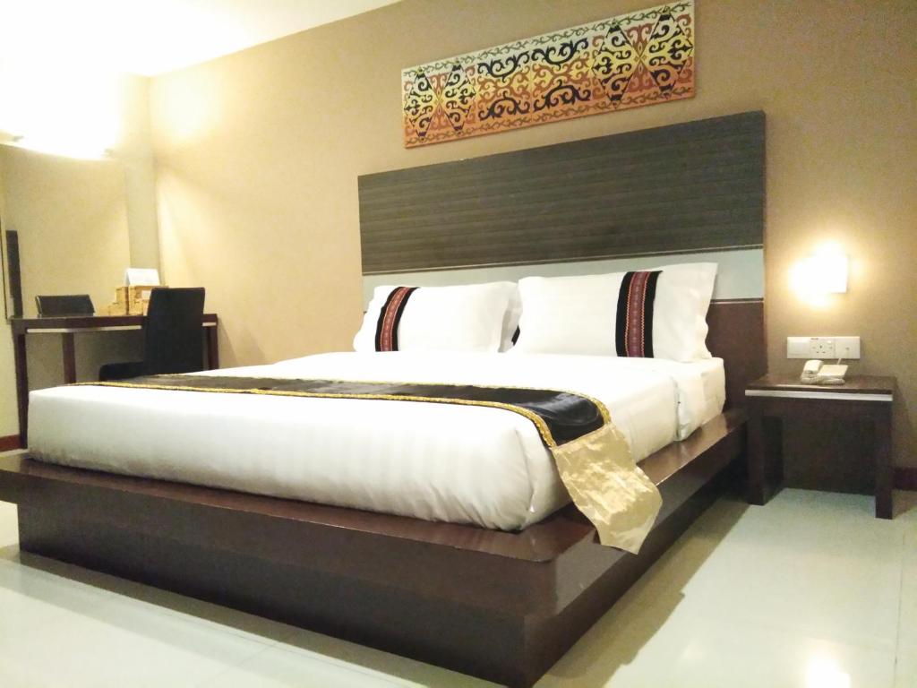 Двухместный (Standard Deluxe King Room with No Window) отеля Kinabalu Daya Hotel, Кота-Кинабалу