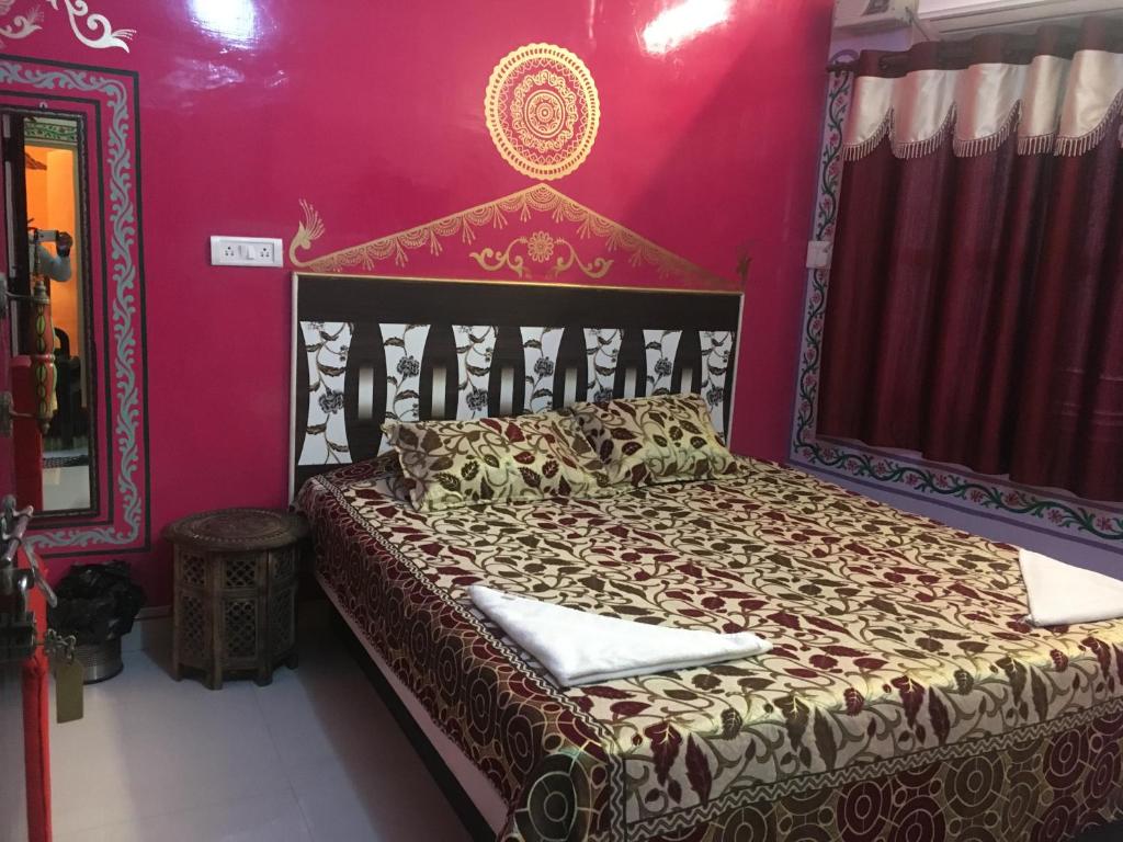 Двухместный (Двухместный номер с 1 кроватью и балконом, вид на море) гостевого дома Bhadra Kali Guest House, Варанаси