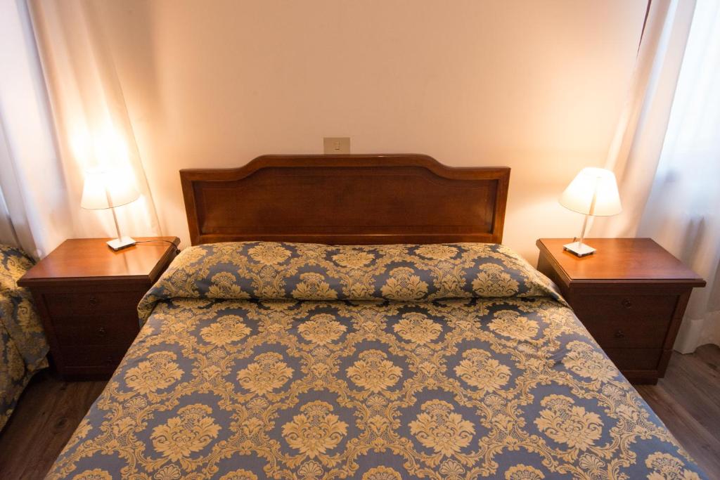 Четырехместный (Четырехместный номер с собственной ванной комнатой) отеля Albergo Casa Peron, Венеция