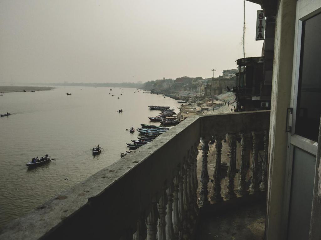 Одноместный (Ekaant Kashi room with Balcony and River View (Darshan Assistance for Kashi Vishwanath Temple Available)), Palace On Steps