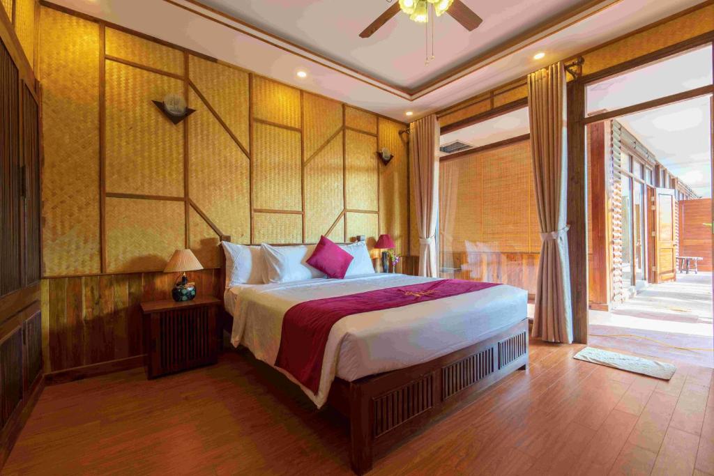 Двухместный (Улучшенный двухместный номер с 1 кроватью) отеля Phu Quoc Bambusa Resort, Дуонг-Донг