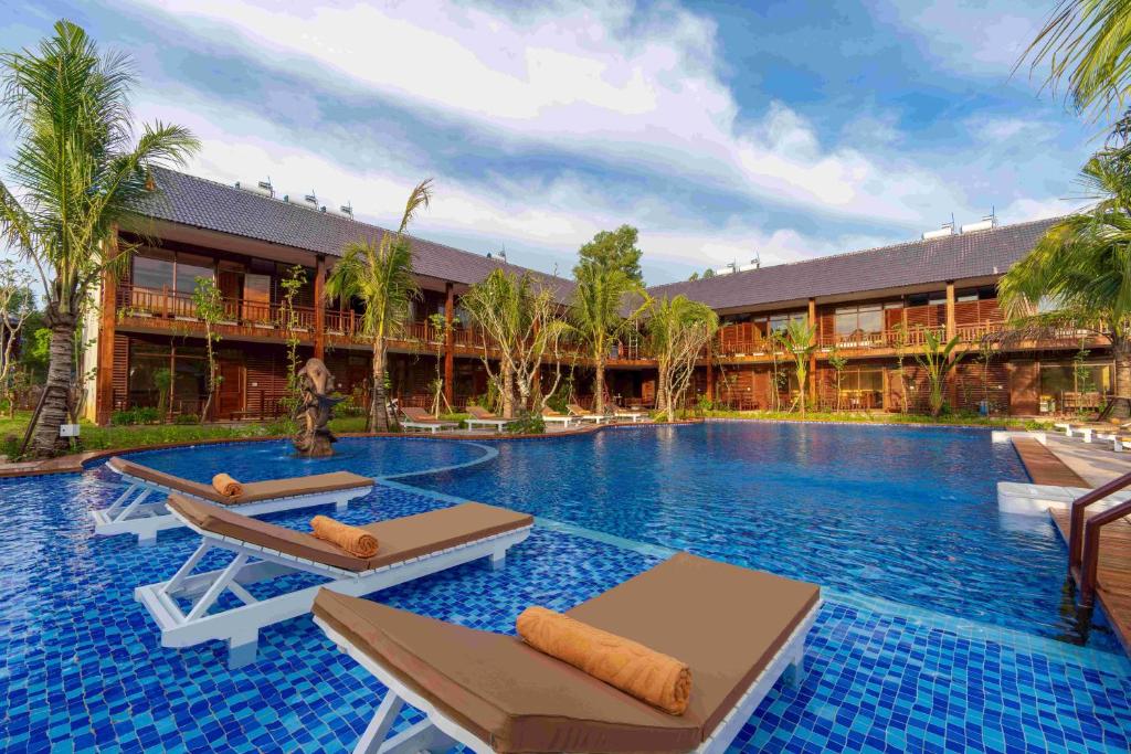 Двухместный (Двухместный номер Делюкс с 1 кроватью или 2 отдельными кроватями и видом на бассейн) отеля Phu Quoc Bambusa Resort, Дуонг-Донг