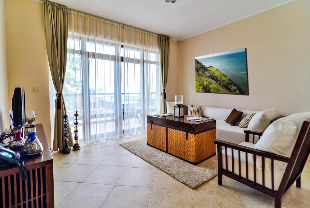 Сьюит (Семейный люкс с 1 спальней - Со стороны холма) курортного отеля Thracian Cliffs Golf & Beach Resort, Каварна