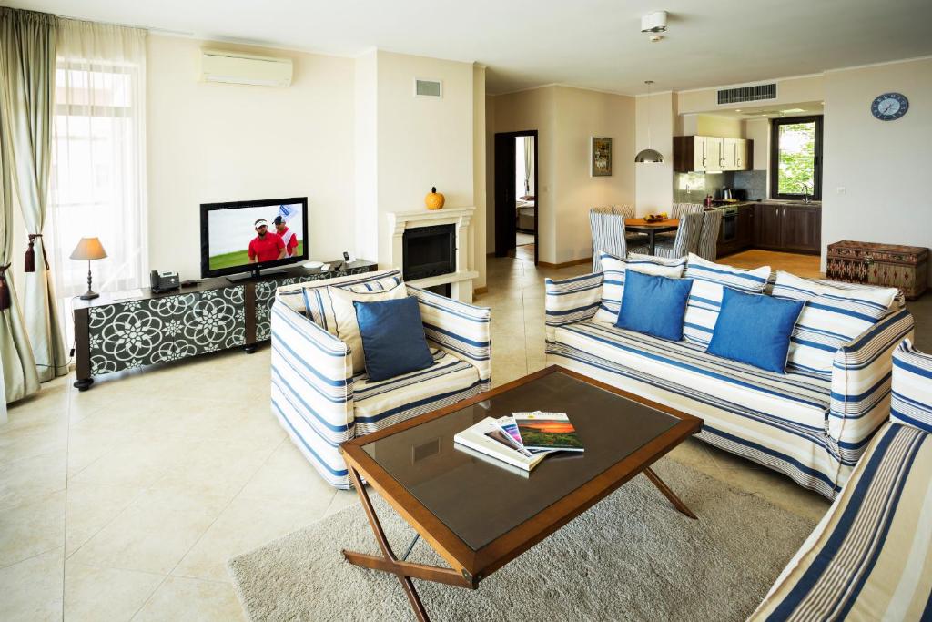 Апартаменты (Суперлюкс с 3 спальнями - Со стороны холмов) курортного отеля Thracian Cliffs Golf & Beach Resort, Каварна