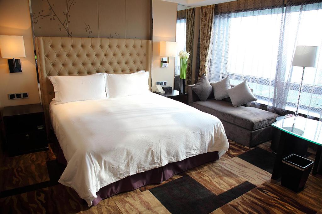 Сьюит (Представительский люкс) отеля Shanghai Hongqiao Airport Hotel - Air China, Шанхай