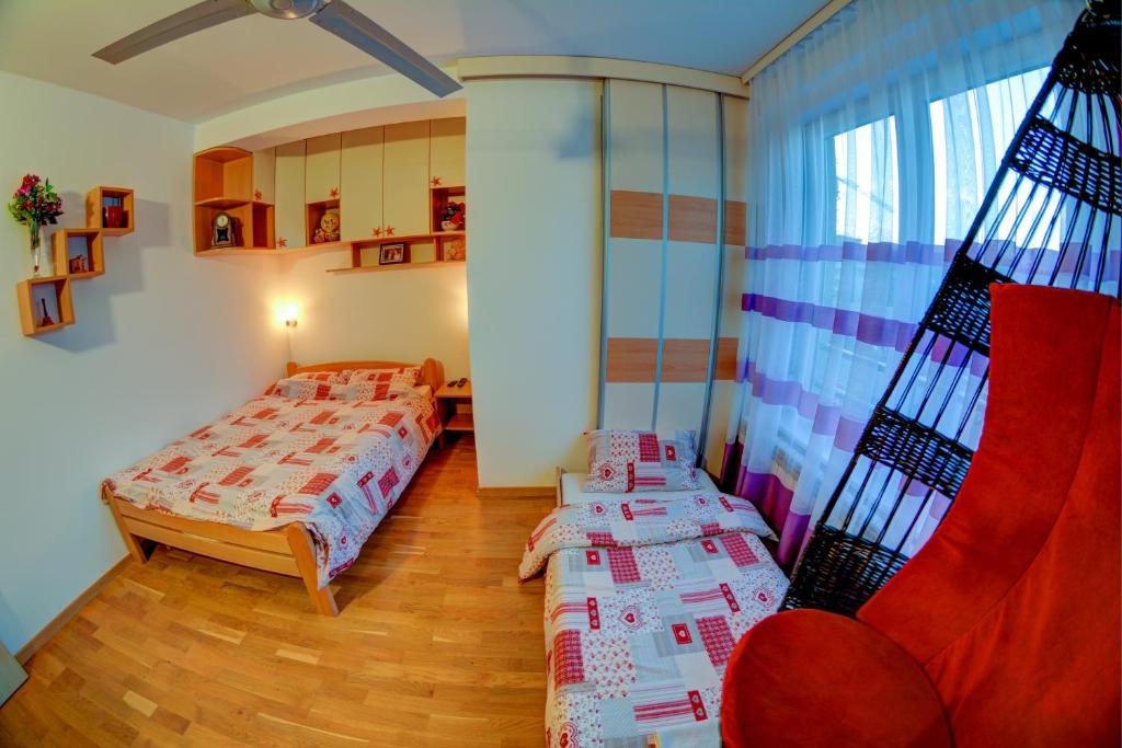 Двухместный (Стандартный двухместный номер с 2 отдельными кроватями и общей ванной комнатой) хостела Rooms And Apartments S, Белград