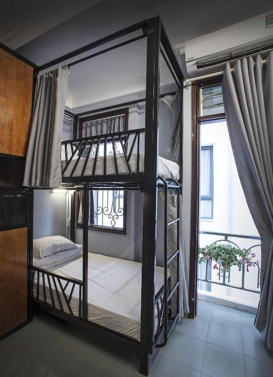 Номер (Спальное место на двухъярусной кровати в общем номере для женщин) хостела The Chi Novel Hostel, Ханой