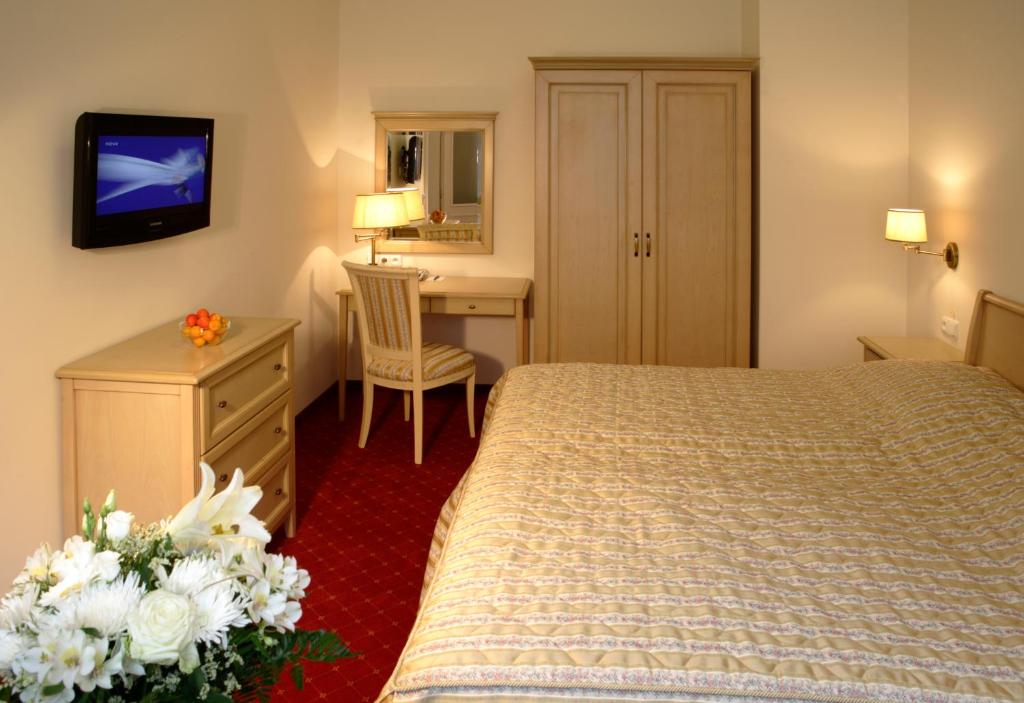 Двухместный (Специальное предложение - Двухместный номер Делюкс с 1 кроватью) отеля Spa Hotel Schlosspark, Карловы Вары