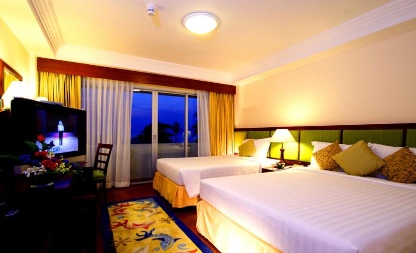 Двухместный (Улучшенный двухместный номер с 2 отдельными кроватями) отеля Kalim, Пхукет