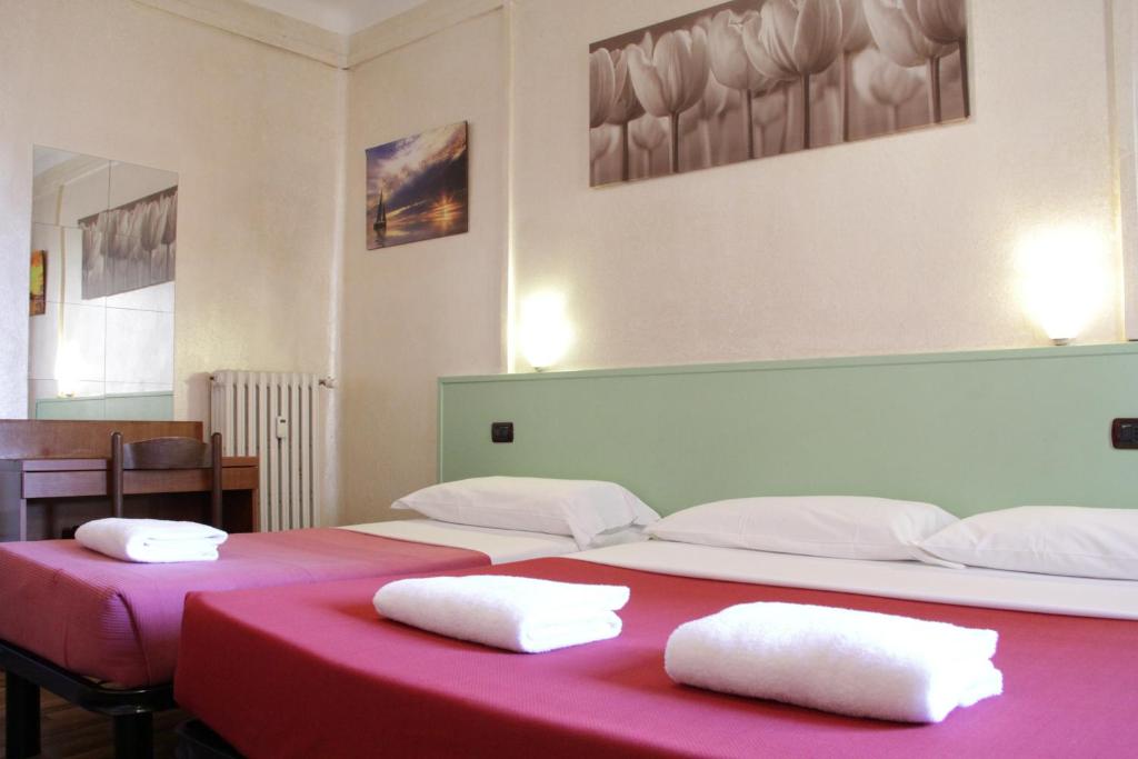 Семейный (Семейный номер с общей ванной комнатой) отеля Hotel America, Милан