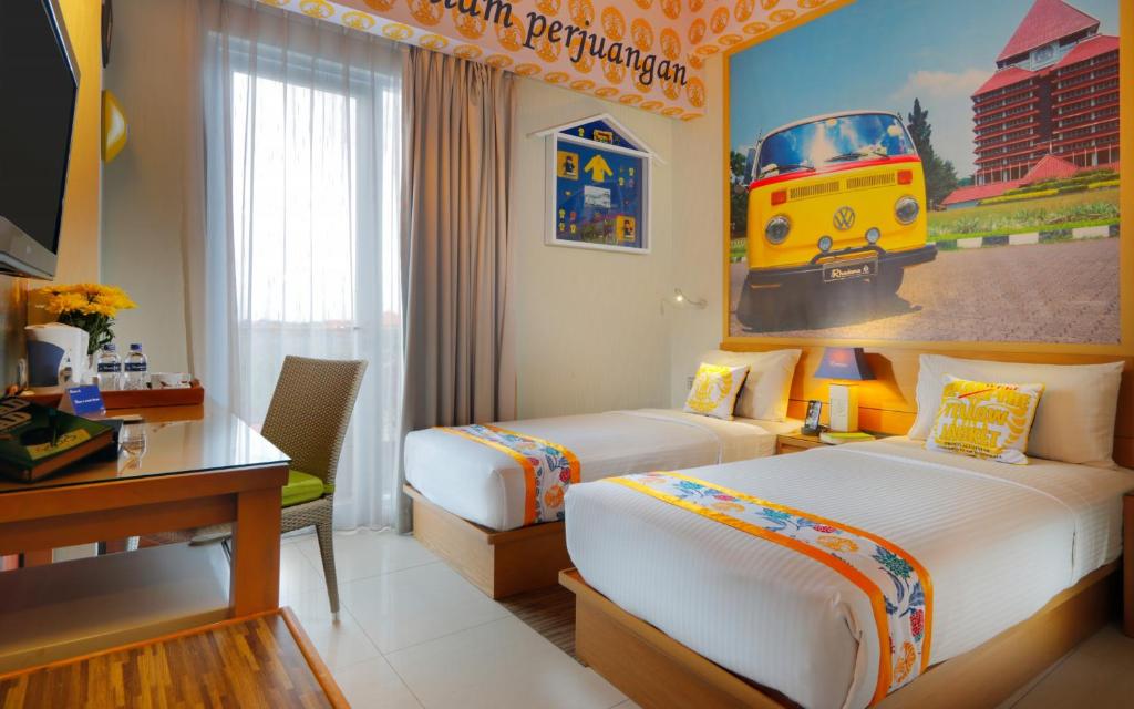 Двухместный (Двухместный номер «Премиум» с 1 кроватью или 2 отдельными кроватями и балконом) отеля Rhadana Hotel, Кута
