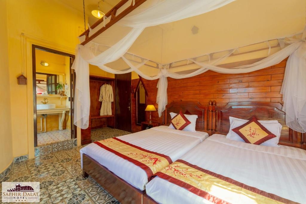 Двухместный (Двухместный номер Делюкс с 2 отдельными кроватями) отеля Saphir Dalat Hotel, Далат