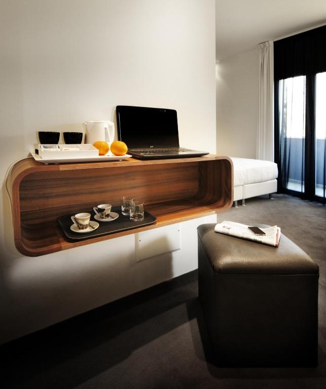 Двухместный (Улучшенный двухместный номер с 1 кроватью или 2 отдельными кроватями) отеля Q Hotel, Римини