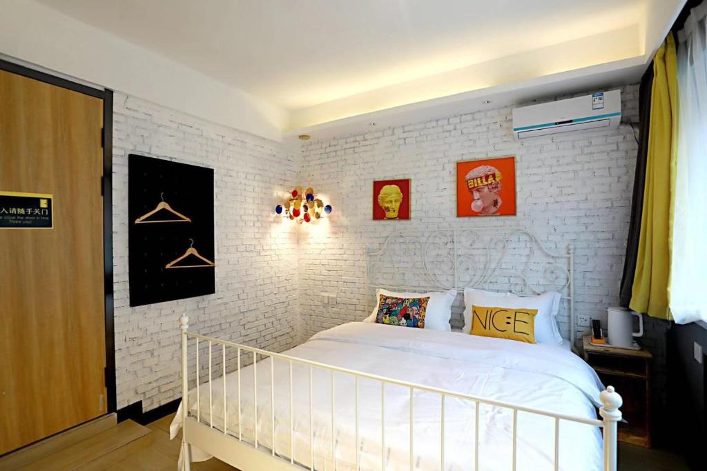 Двухместный (Улучшенный номер с кроватью размера «queen-size») хостела LazyBee International Youth Hostel Shenyang, Шэньян