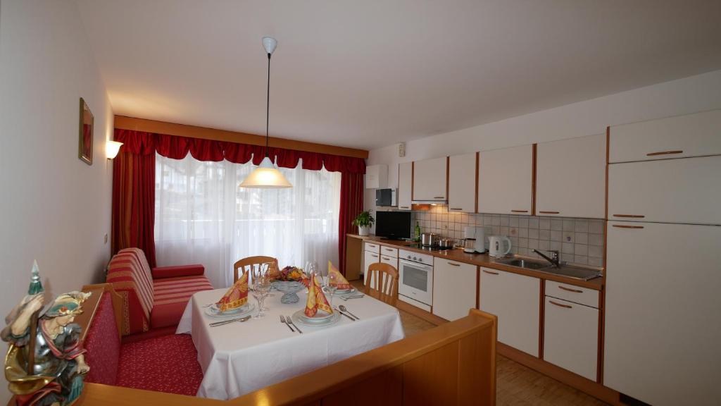 Апартаменты (Стандартные апартаменты с 2 спальнями и балконом), Appartmenthotel Residence Elvis