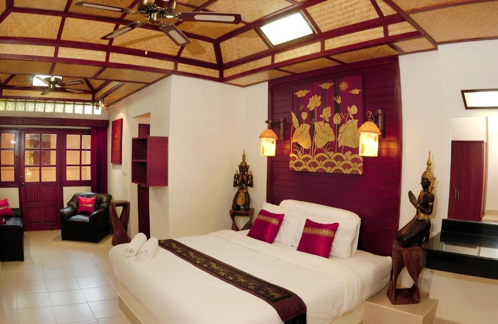 Двухместный (Двухместный номер Делюкс с 1 кроватью или 2 отдельными кроватями) курортного отеля Friendship Beach Resort & Atmanjai Wellness Centre, Пхукет