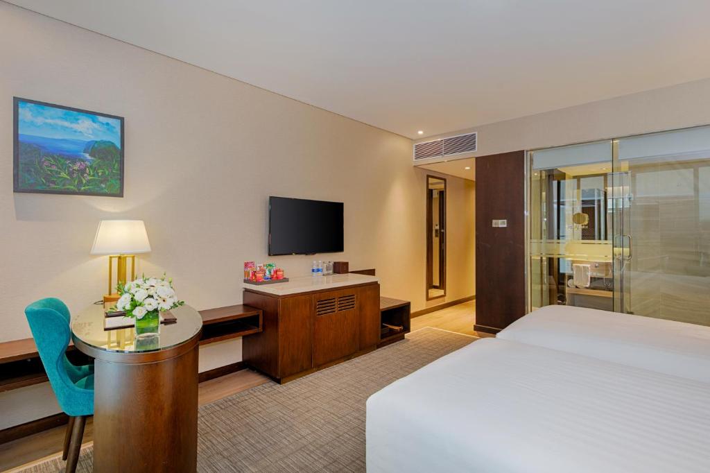 Двухместный (Superior Twin Room - Free Minibar Included) отеля New Orient Hotel Da Nang, Дананг