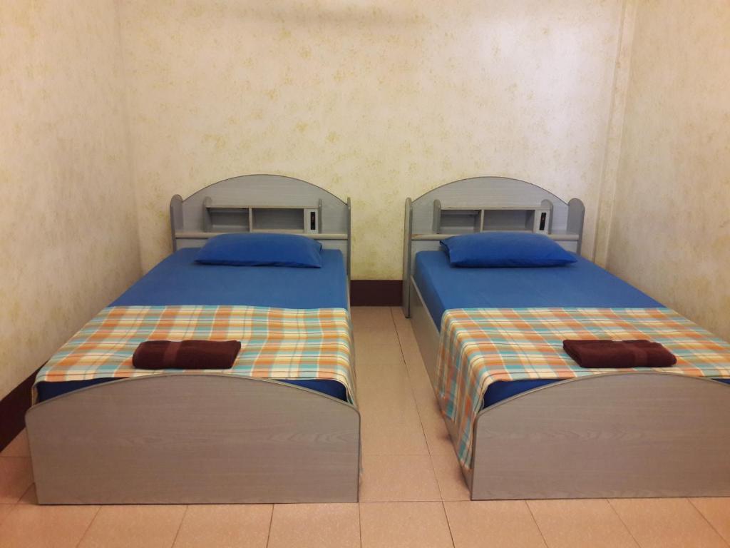 Двухместный (Двухместный номер с 2 отдельными кроватями, вентилятором и общей ванной комнатой) гостевого дома JP Mansion, Краби