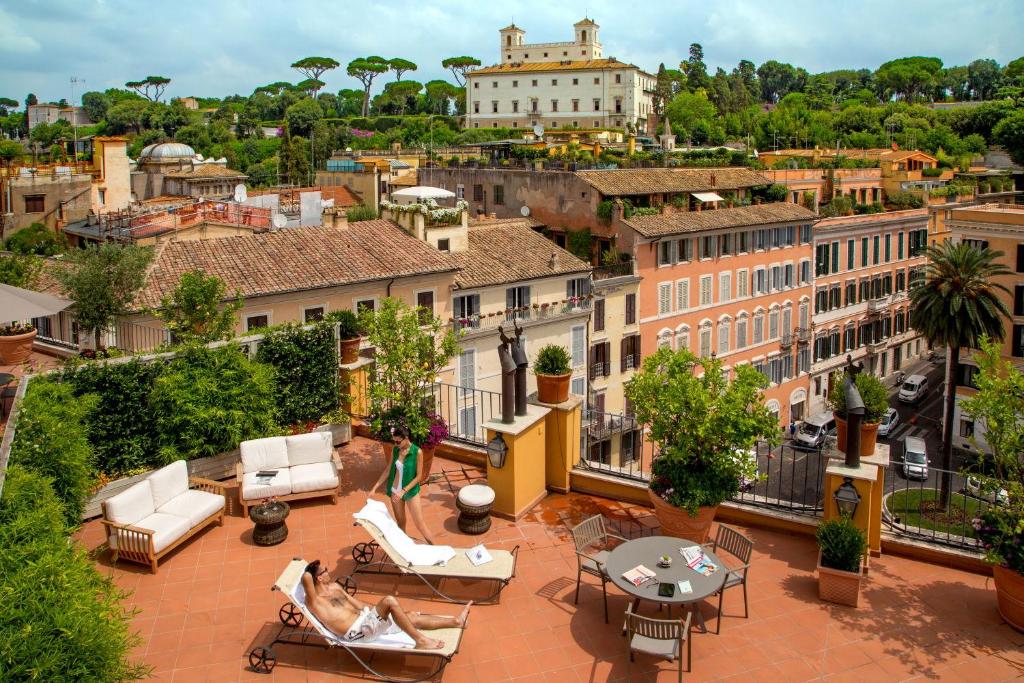 Сьюит (Панорамные апартаменты класса люкс для новобрачных с окном и собственной террасой) гостевого дома The Inn at the Spanish Steps-Small Luxury Hotels, Рим