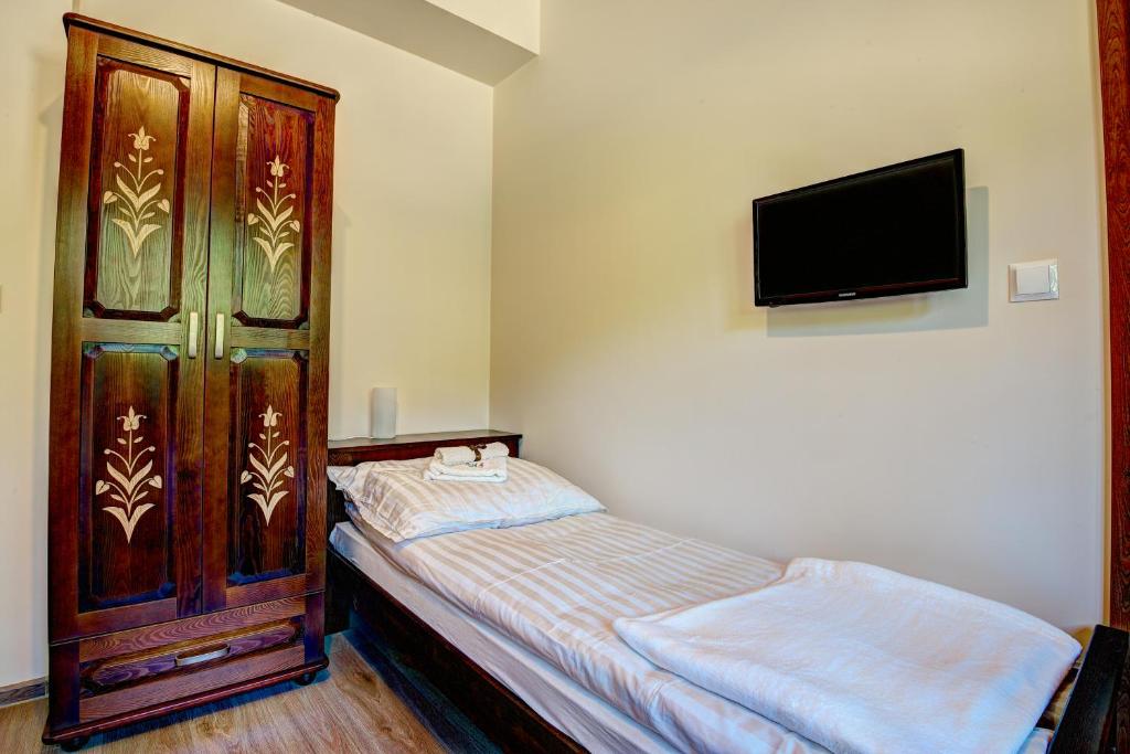 Двухместный (Двухместный номер с 2 отдельными кроватями) семейного отеля Noclegi Styrnol, Завоя