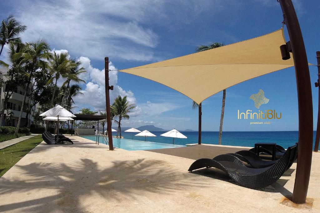 Infiniti Blu Luxury Ocean Front Condos