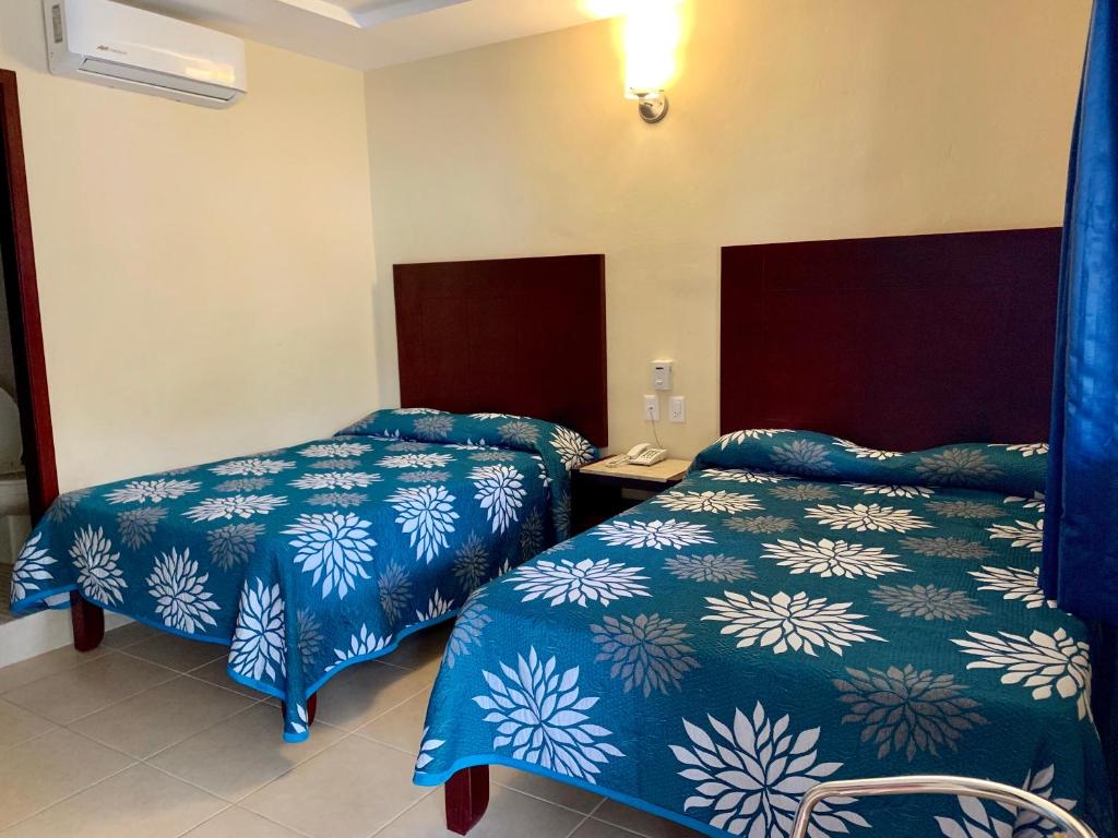 Двухместный (Улучшенный двухместный номер с 2 двуспальными кроватями) отеля Hotel Cosmos, Тамасопо