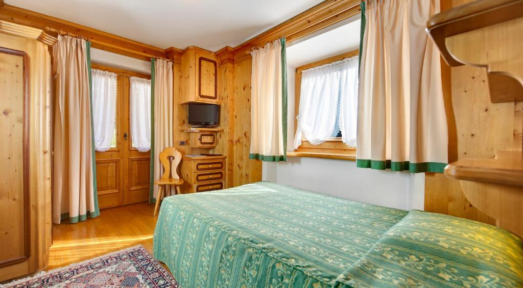 Двухместный (Стандартный двухместный номер с 1 кроватью) отеля Hotel Natale, Кортина-д'Ампеццо