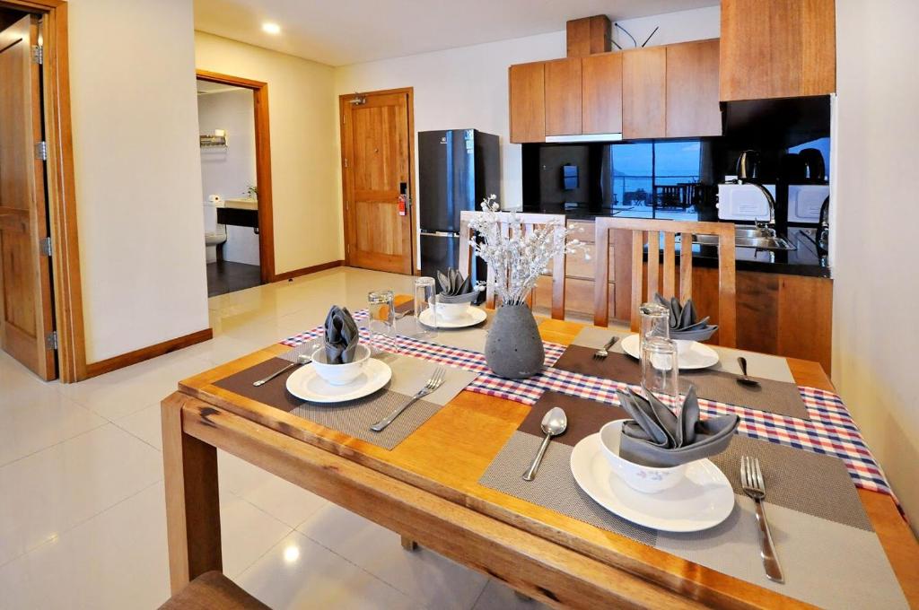 Апартаменты (Апартаменты с 1 спальней и балконом с видом на море), Holi Beach Hotel & Apartments