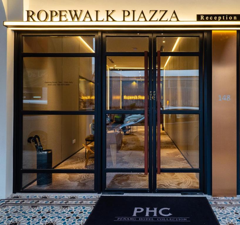 Сьюит (Люкс с 3 спальнями) отеля Ropewalk Piazza Hotel by PHC, Джорджтаун