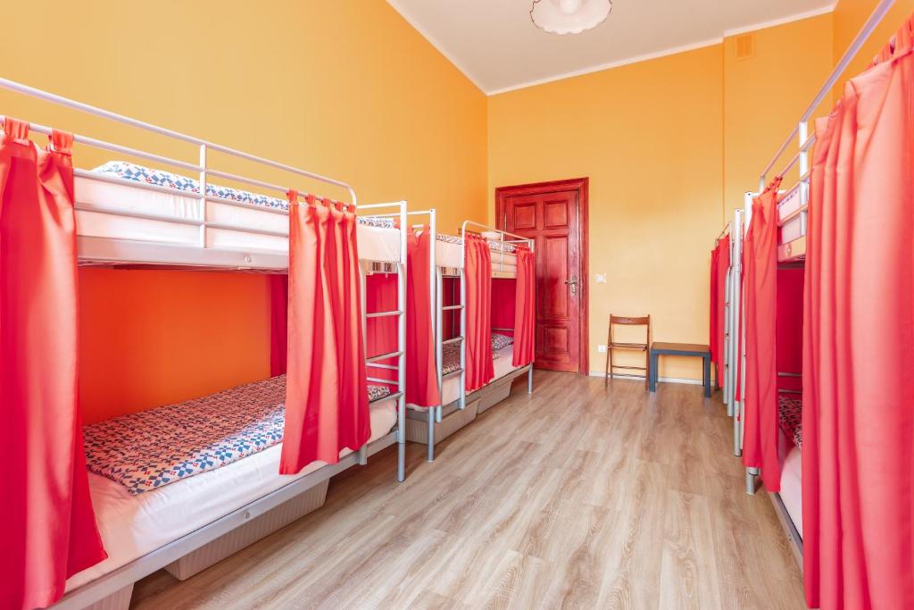 Номер (Кровать в общем 8-местном номере) хостела Babel Hostel, Вроцлав