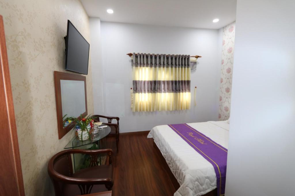 Двухместный (Улучшенный двухместный номер с 1 кроватью) отеля Royal Hotel Can Tho, Кантхо