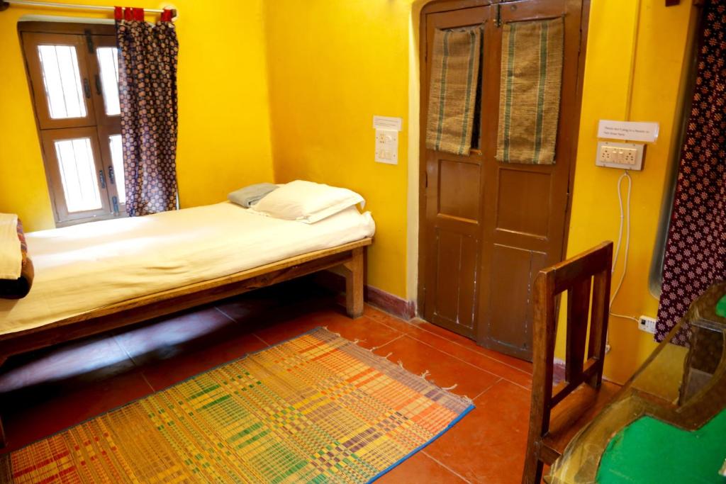 Одноместный (Одноместный номер с общим душем и туалетом) семейного отеля Ram Bhawan Residency, Варанаси